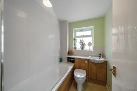 25 Caroline Close, London, SW16 2XU