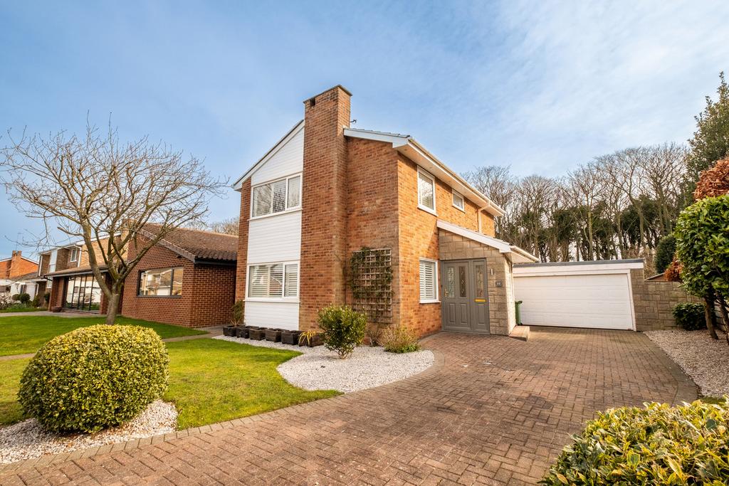 Hall Park Drive, Lytham St. Annes, FY8 3 bed detached house £495,000