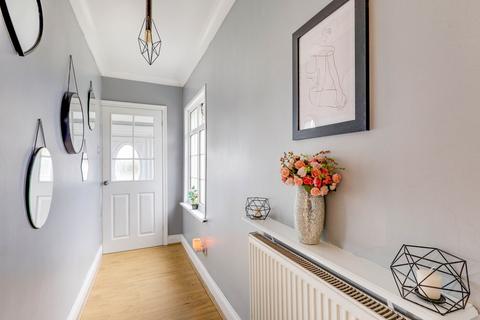 94 High Road, Rayleigh, SS6 7AE