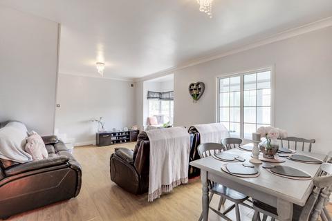 94 High Road, Rayleigh, SS6 7AE