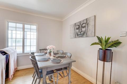 94 High Road, Rayleigh, SS6 7AE