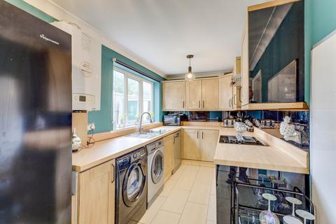 94 High Road, Rayleigh, SS6 7AE
