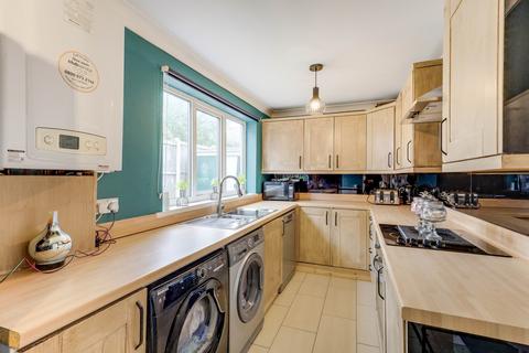 94 High Road, Rayleigh, SS6 7AE