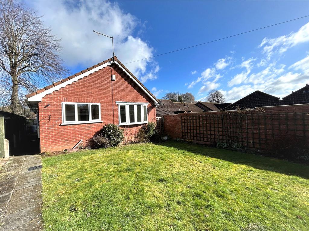 Stourbridge Road, Halesowen, West Midlands, B63 2 bed bungalow £800