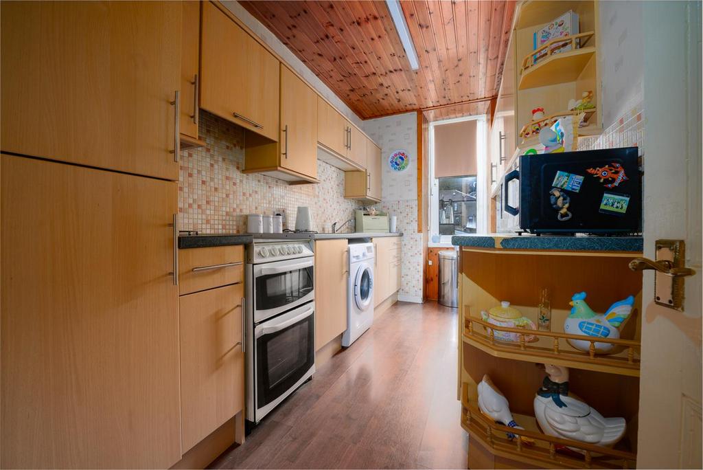 Binnie Street, Gourock, PA19 2 bed flat £120,000