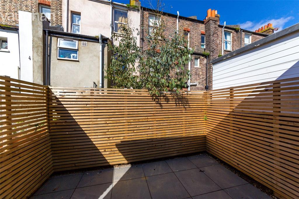 Whitehawk Road, Brighton, East Sussex, BN2 1 bed terraced house for