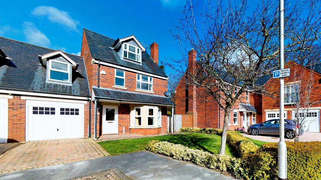 Fulton Place, West Park, Leeds, West Yorkshire 4 bed semidetached