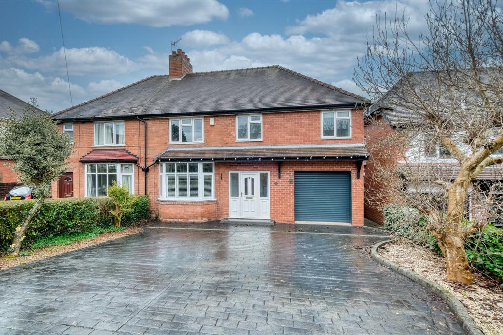 School Lane, Lickey End, Bromsgrove, B60 1JE 3 bed semidetached house
