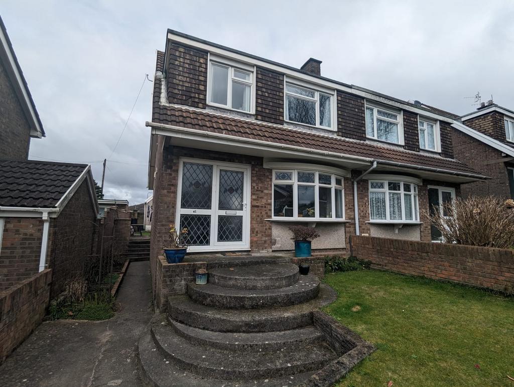 Dol Las, Baglan, Port Talbot, Neath Port Talbot. SA12 8YA 3 bed semidetached house £900 pcm