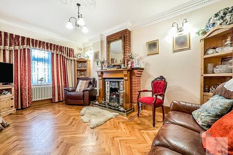 4 bedroom end of terrace house for sale - Bourne Hill, N13