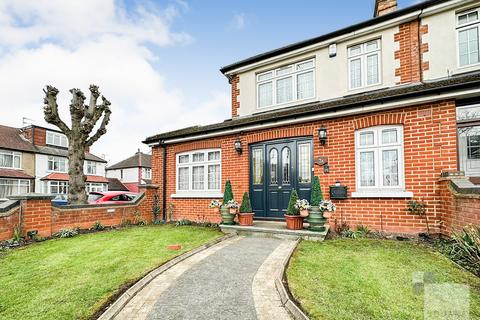 4 bedroom end of terrace house for sale, Bourne Hill, N13