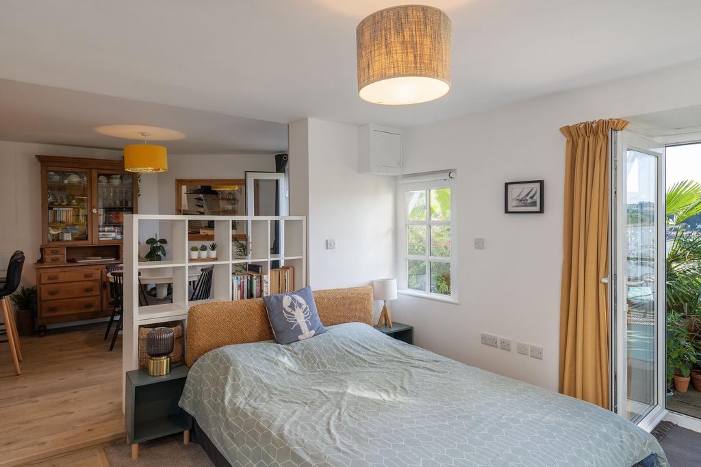 Bedroom College View Kingswear