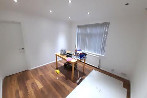 3 bedroom bungalow to rent, Townsend Road,  Ashford, TW15