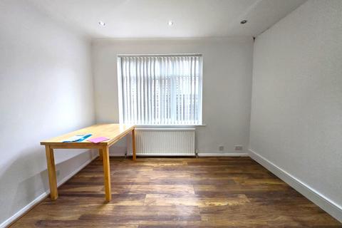 3 bedroom bungalow to rent, Townsend Road,  Ashford, TW15