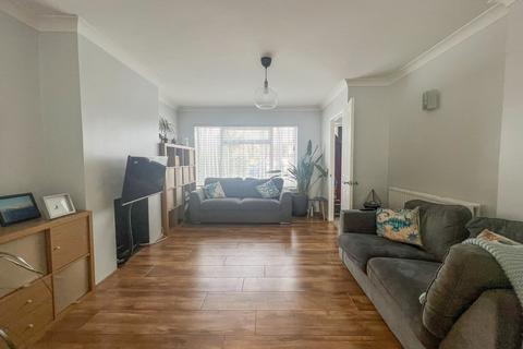 219 Ferry Road, Hullbridge, Hockley, SS5 6JY