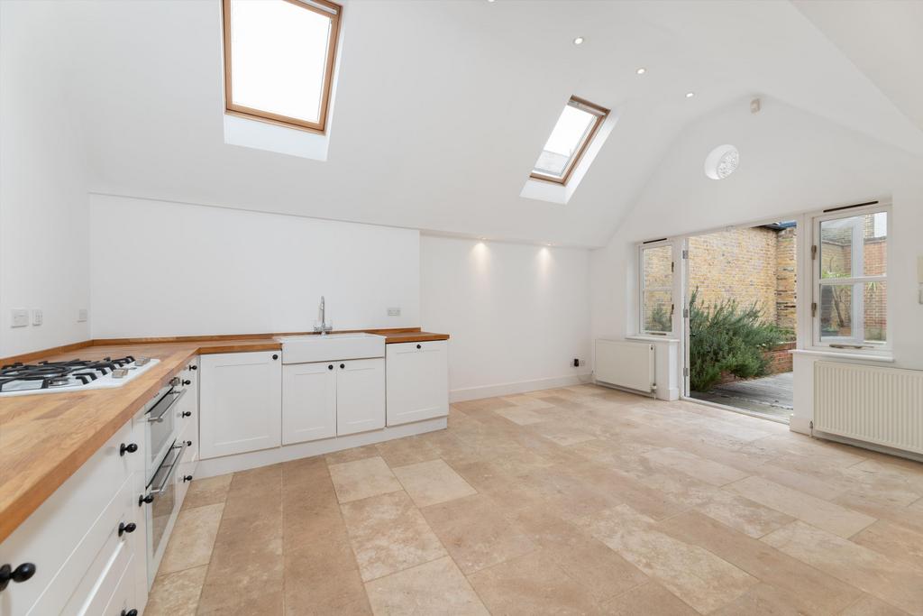 Crooked Billet, Wimbledon, London, SW19 3 bed terraced house £4,500 pcm (£1,038 pw)