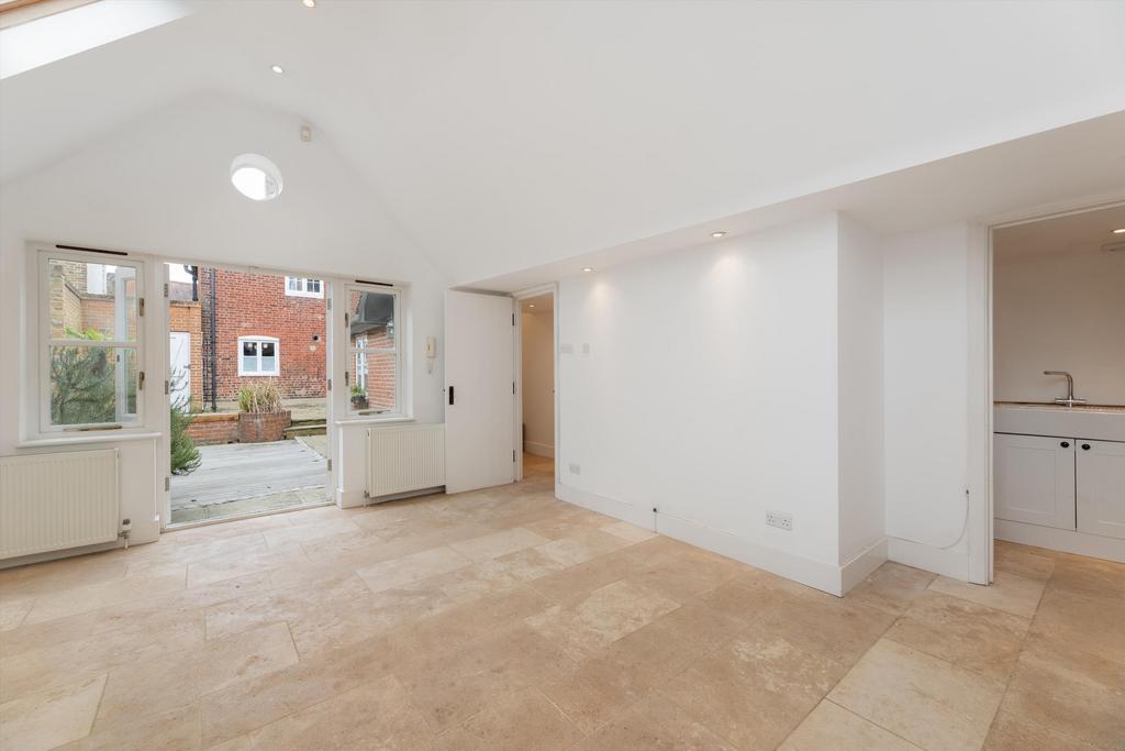 Crooked Billet, Wimbledon, London, SW19 3 bed terraced house £4,500 pcm (£1,038 pw)