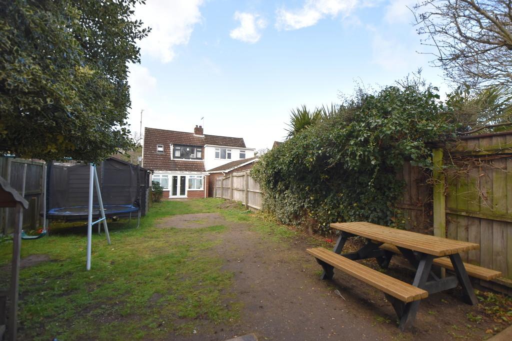 Temple Road, Ipswich IP3 8PB 3 bed chalet - £260,000