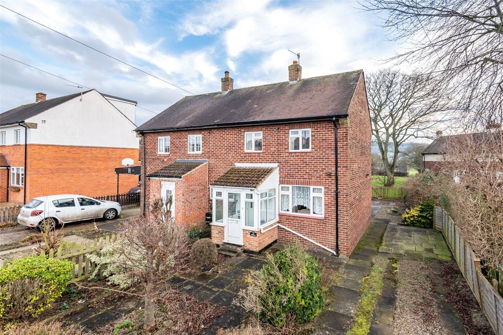 Weston Drive, Otley, West Yorkshire, LS21 2 bed semidetached house for