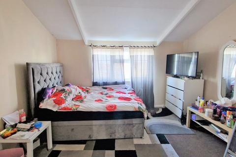 10 Vanguard Close, Croydon, CR0 3RE