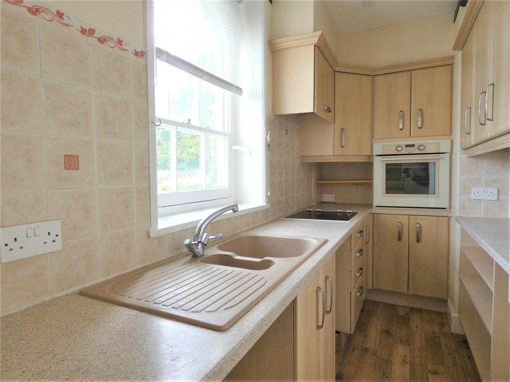 Lower Road, Havant, Hampshire, PO9 1 bed apartment £825 pcm (£190 pw)