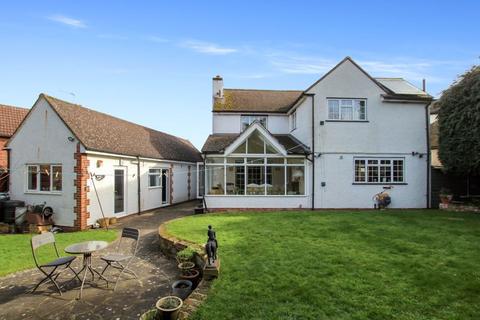 4 bedroom detached house for sale, The Close, Wilmington