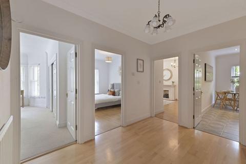 Flat 1, Beaumont Court, 25 Frant Road, Tunbridge Wells, TN2 5GT