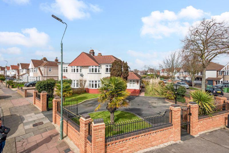 Burnt Oak Lane, Sidcup, DA15 9DG 4 bed semidetached house for sale £