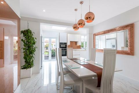 160 Burnt Oak Lane, Sidcup, DA15 9DG