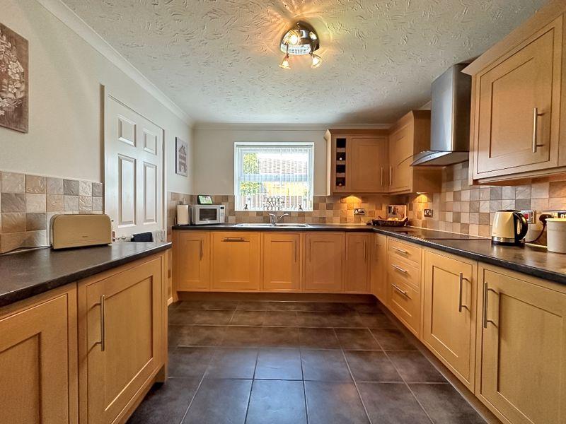 Yale Drive, Wednesfield, Wolverhampton 4 bed detached house £330,000