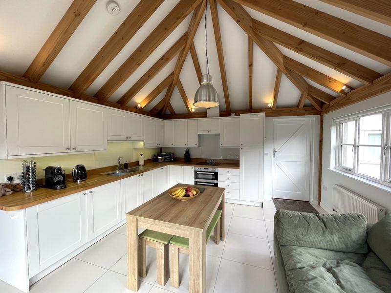 Kitchen / Living /