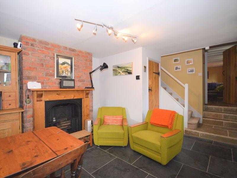 Llanwenarth, Abergavenny 3 bed detached house £375,000