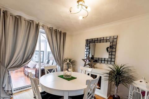 5 bedroom detached house for sale - Whinney Moor Close, Retford