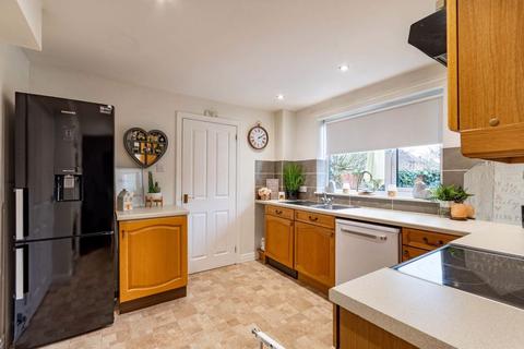 5 bedroom detached house for sale - Whinney Moor Close, Retford