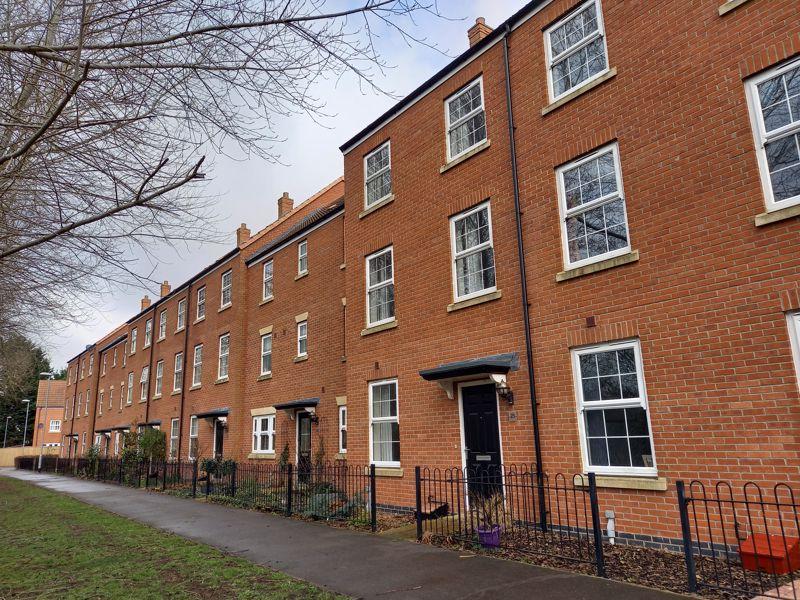 Bells Yard Close, Horncastle 4 bed terraced house £995 pcm (£230 pw)