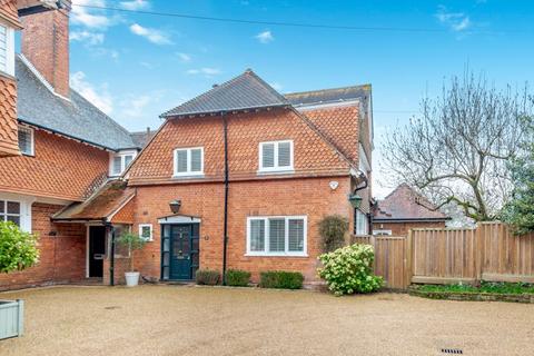 4, Burrows Cross House Burrows Cross, Shere, Guildford, GU5 9QF