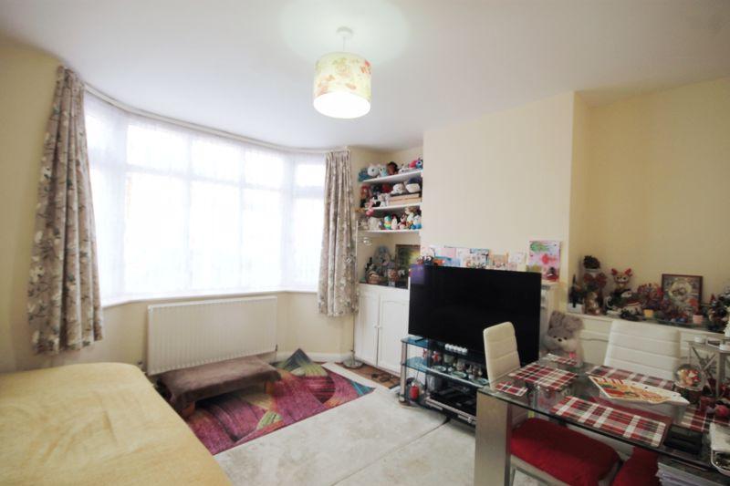 Wordsworth Avenue, Greenford 2 bed for sale £335,000