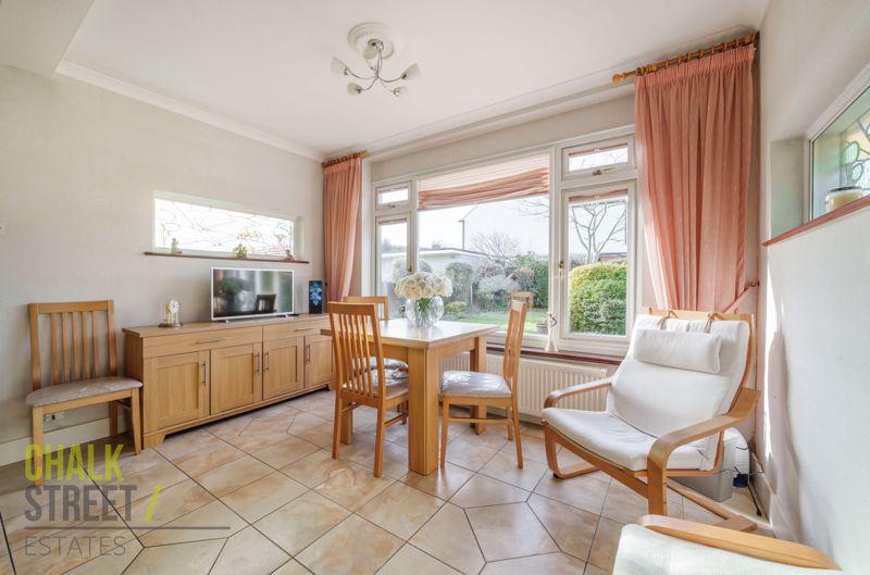 Alma Avenue, Hornchurch, RM12 3 bed semidetached bungalow for sale £