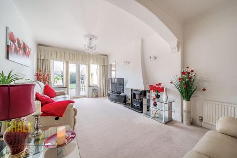 102 Alma Avenue, Hornchurch, RM12 6BP