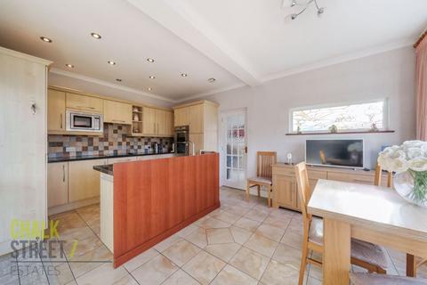 102 Alma Avenue, Hornchurch, RM12 6BP
