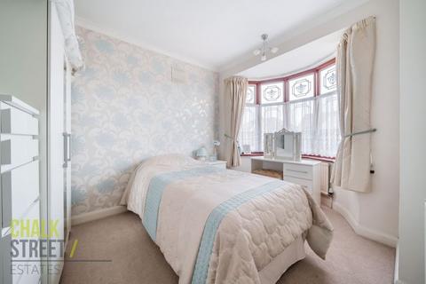 102 Alma Avenue, Hornchurch, RM12 6BP