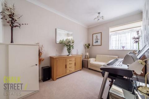 102 Alma Avenue, Hornchurch, RM12 6BP