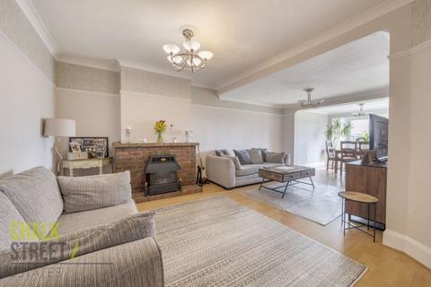 2 bedroom semi-detached bungalow for sale - Central Drive, Hornchurch, RM12