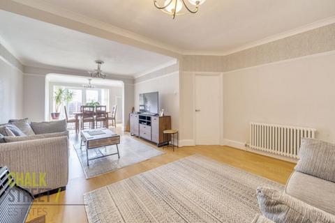 16 Central Drive, Hornchurch, RM12 6AP