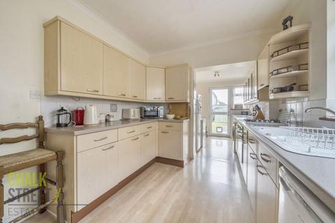 16 Central Drive, Hornchurch, RM12 6AP