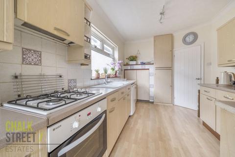 16 Central Drive, Hornchurch, RM12 6AP