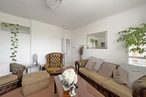 3 bedroom apartment for sale, Churchill Gardens, Pimlico, SW1V
