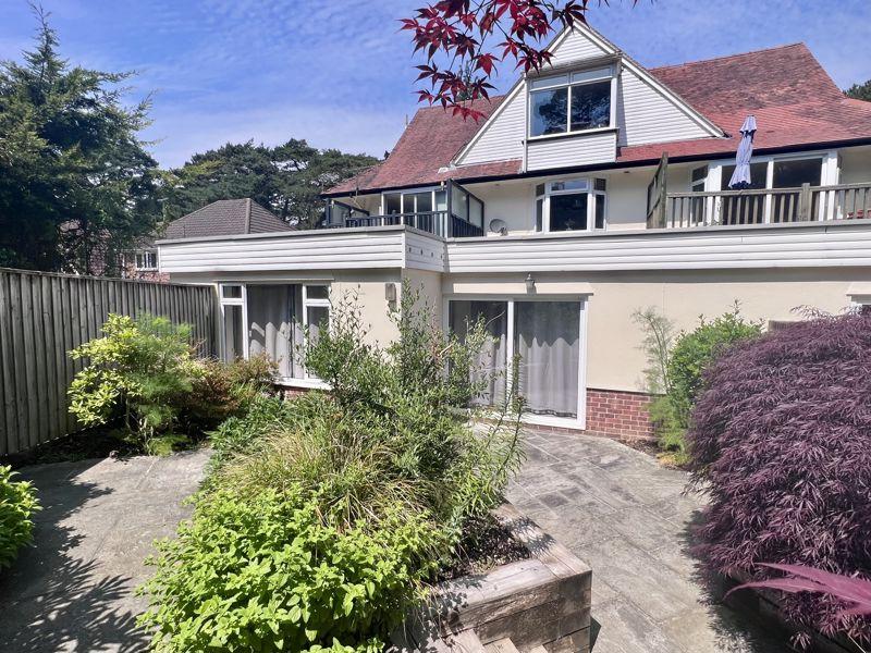Queens Park Avenue, Queens Park, BH8 3 bed apartment £470,000