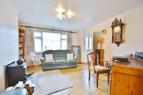 28 Chinnor Road, Thame, OX9 3LR