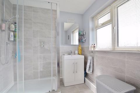 28 Chinnor Road, Thame, OX9 3LR
